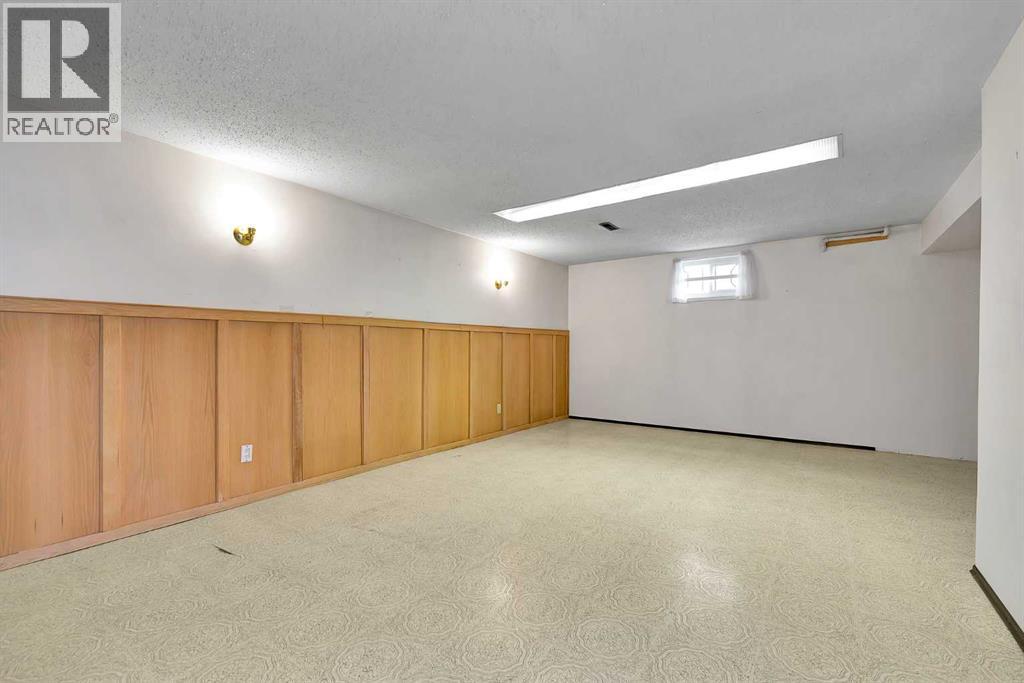 Single Family House 4 Level for Sale in  Valhalla Crescent NW Varsity Calgary 