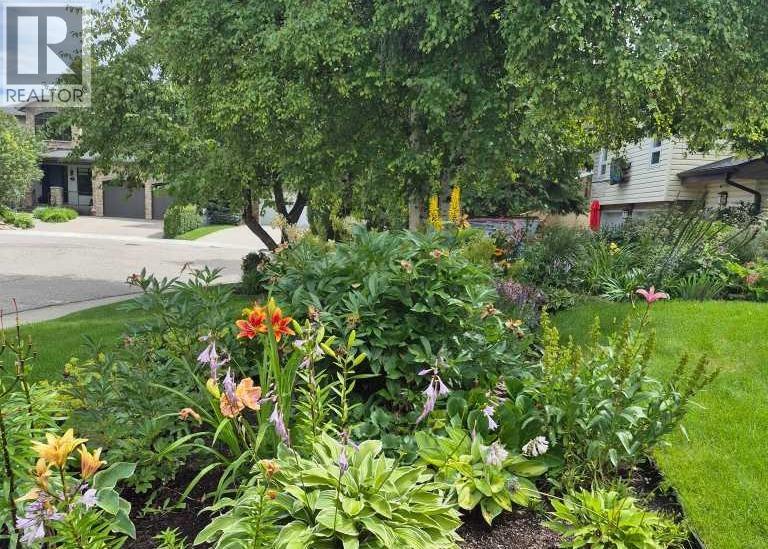 Single Family House 4 Level for Sale in  Valhalla Crescent NW Varsity Calgary 