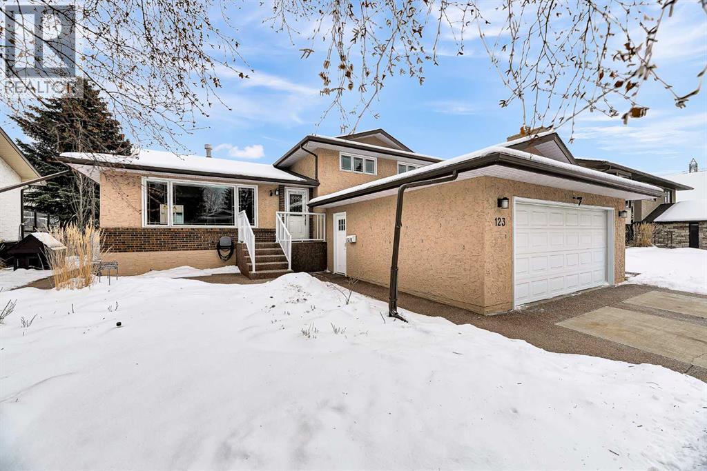 Single Family House 4 Level for Sale in  Valhalla Crescent NW Varsity Calgary 