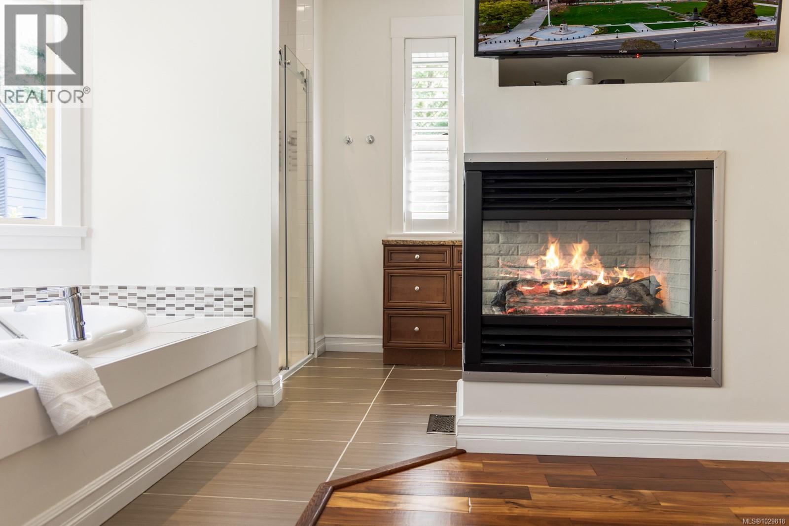  1054 River Road, Highlands