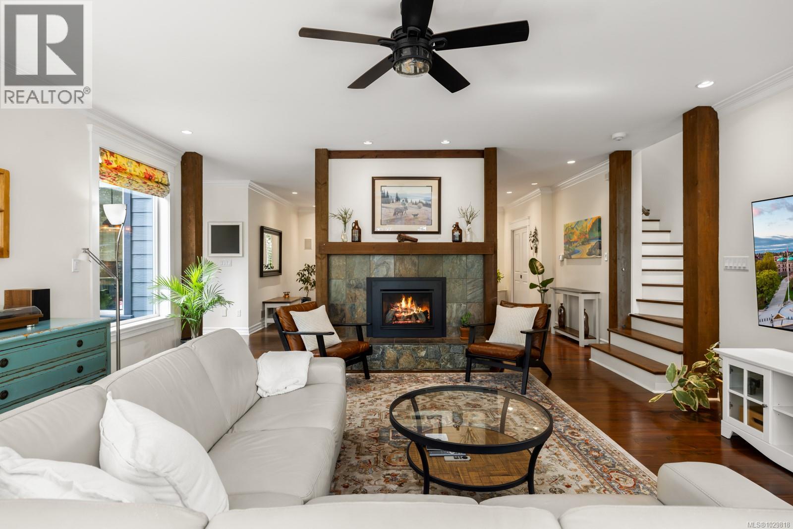  1054 River Road, Highlands