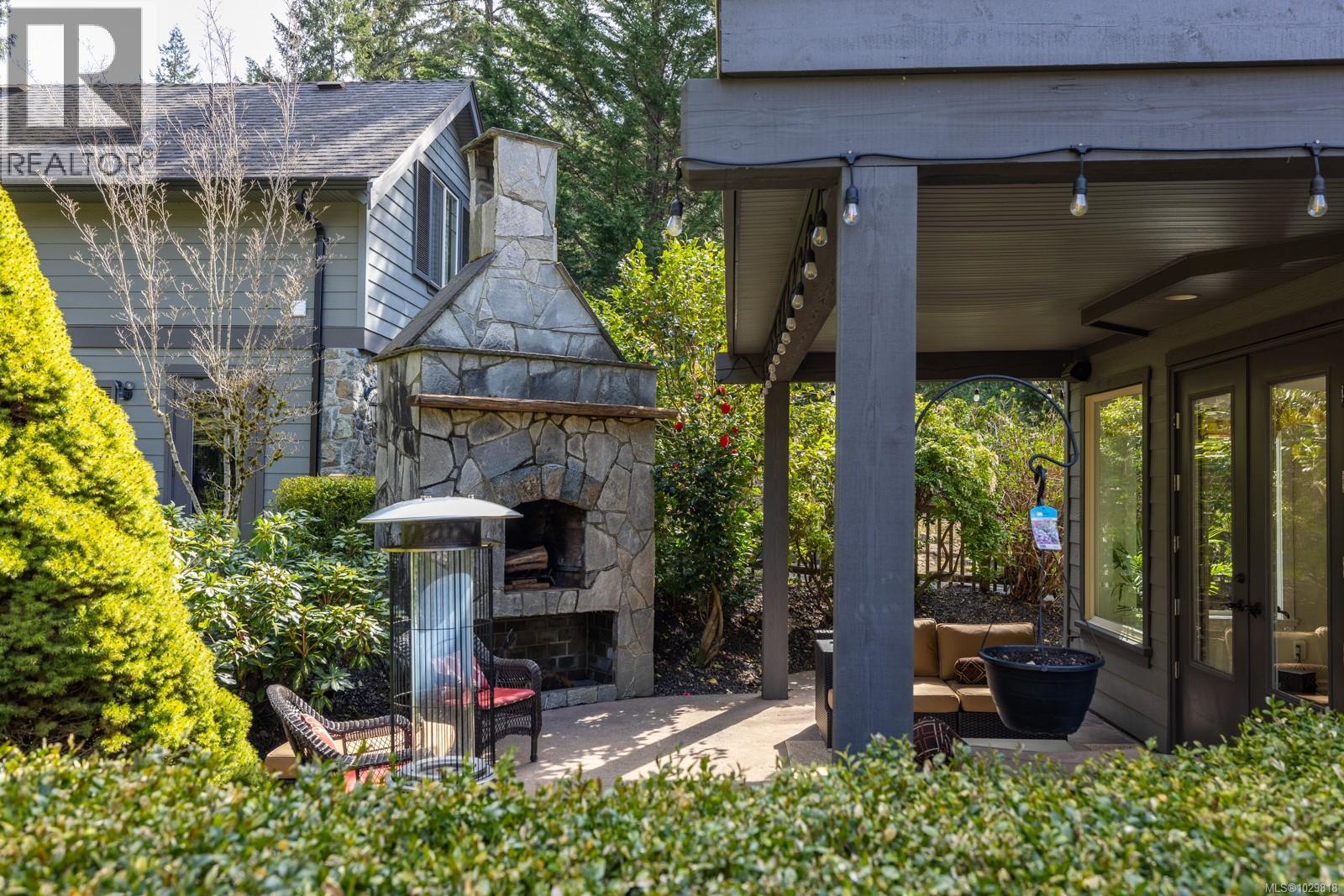  1054 River Road, Highlands