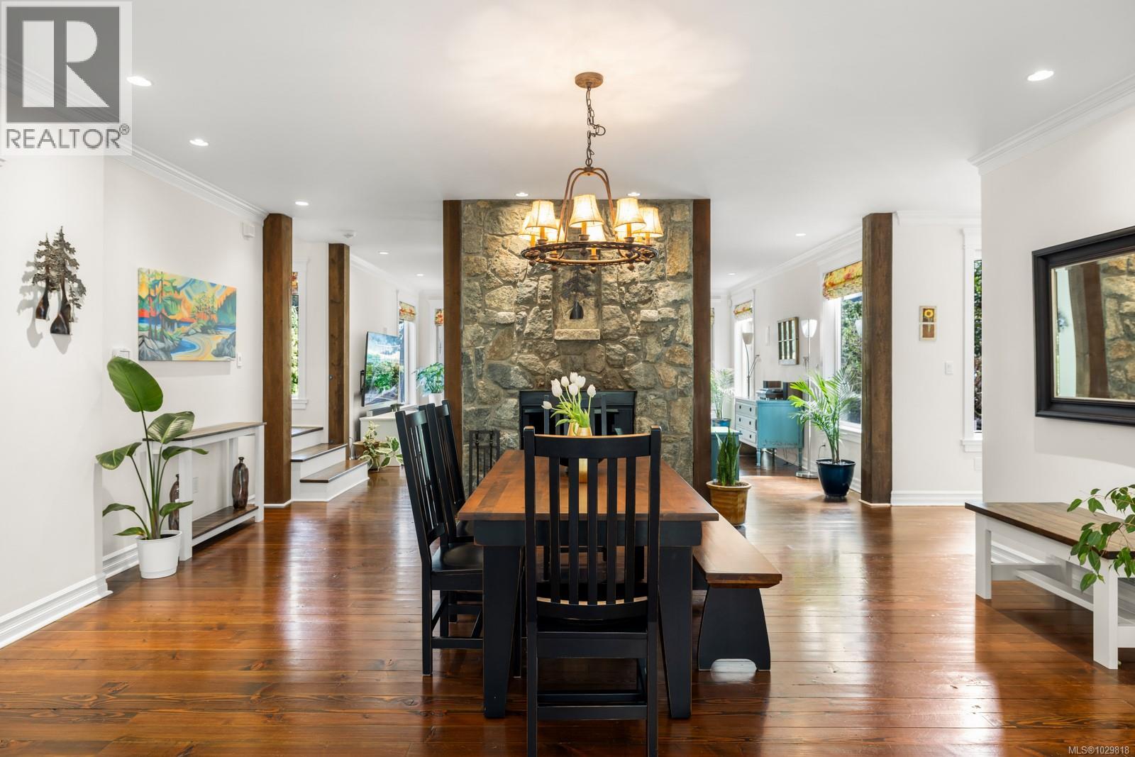  1054 River Road, Highlands