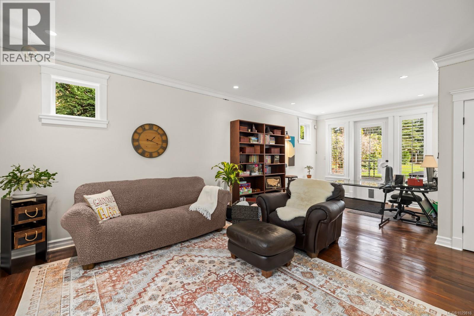  1054 River Road, Highlands