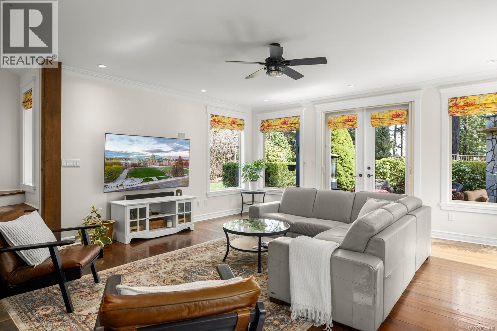  1054 River Road, Highlands