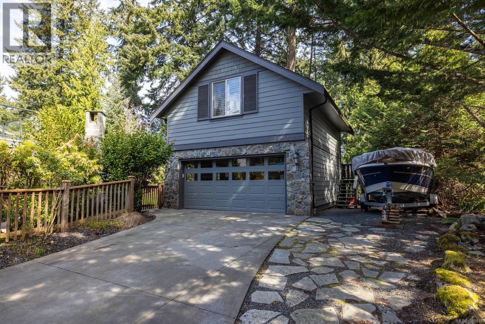  1054 River Road, Highlands