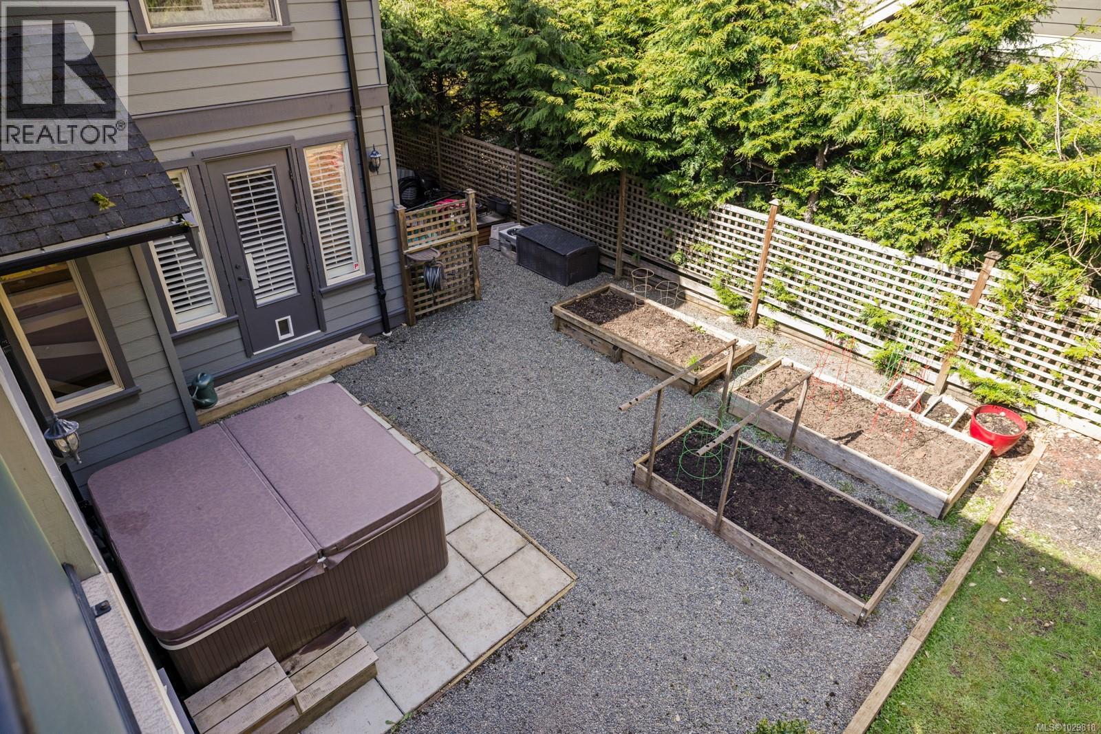  1054 River Road, Highlands