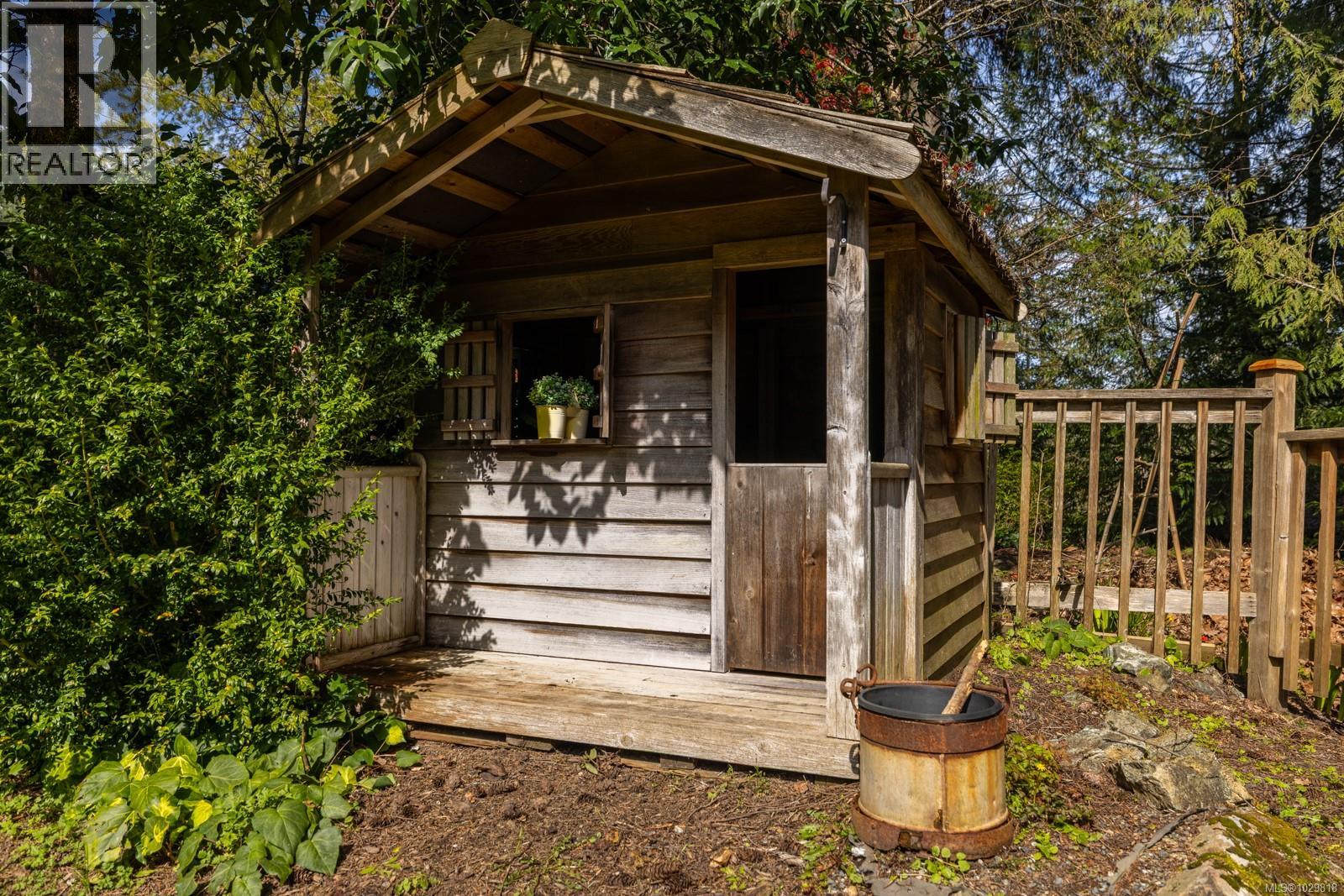  1054 River Road, Highlands