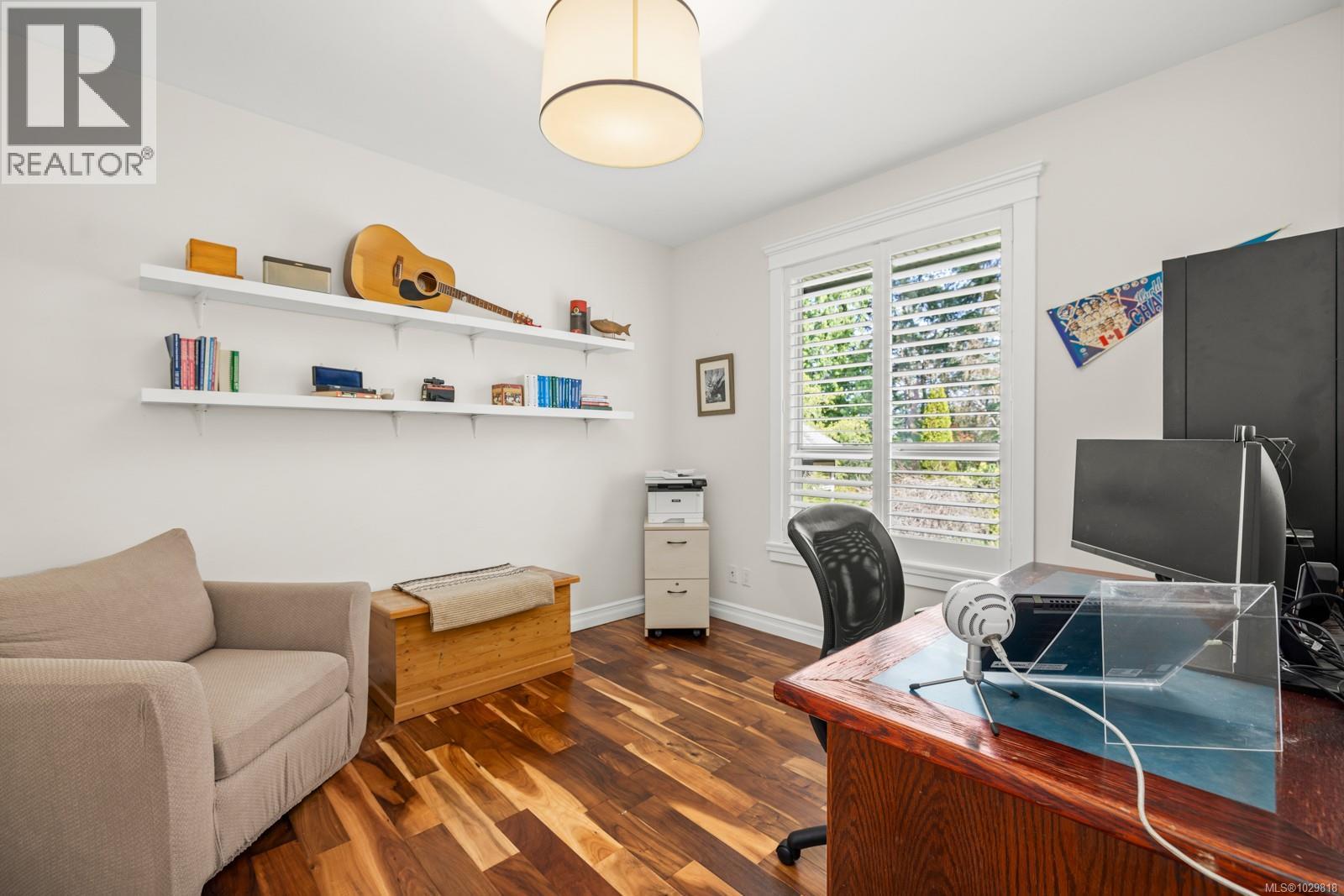  1054 River Road, Highlands