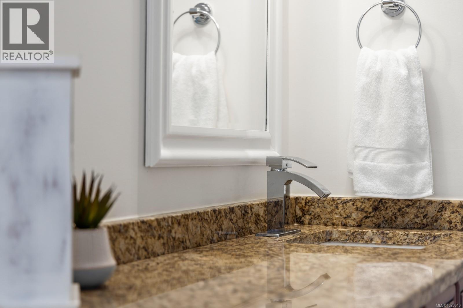  1054 River Road, Highlands