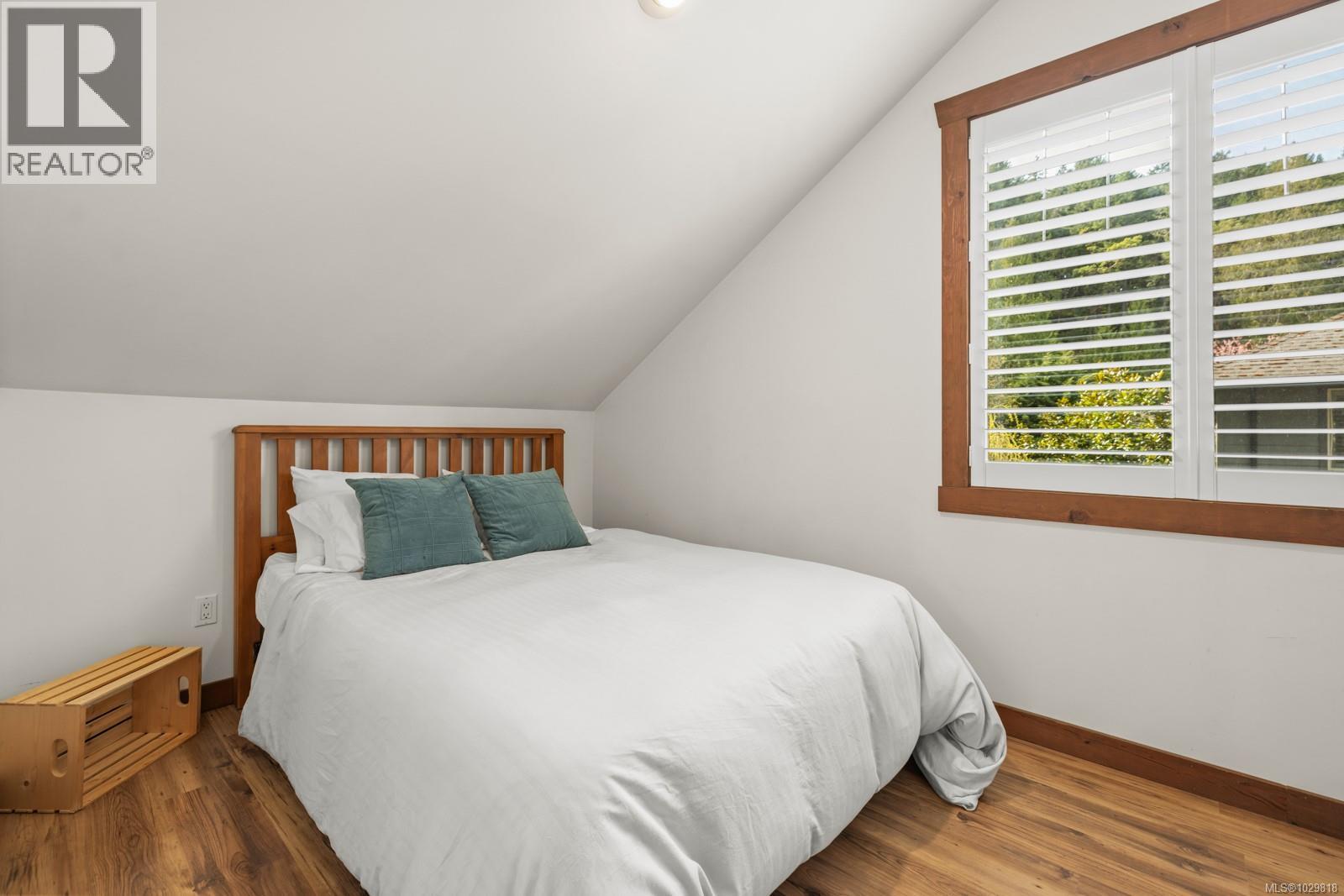  1054 River Road, Highlands