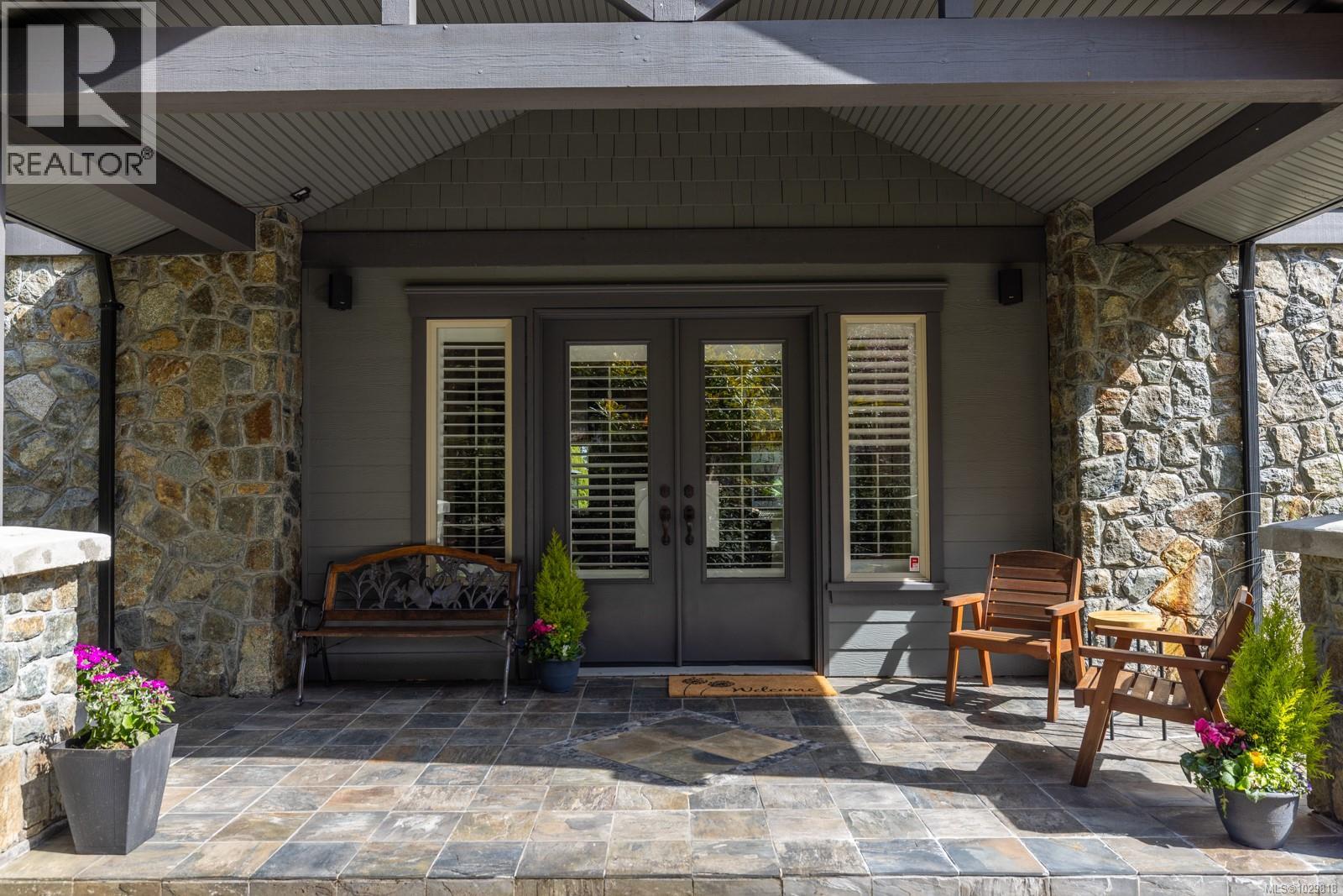  1054 River Road, Highlands