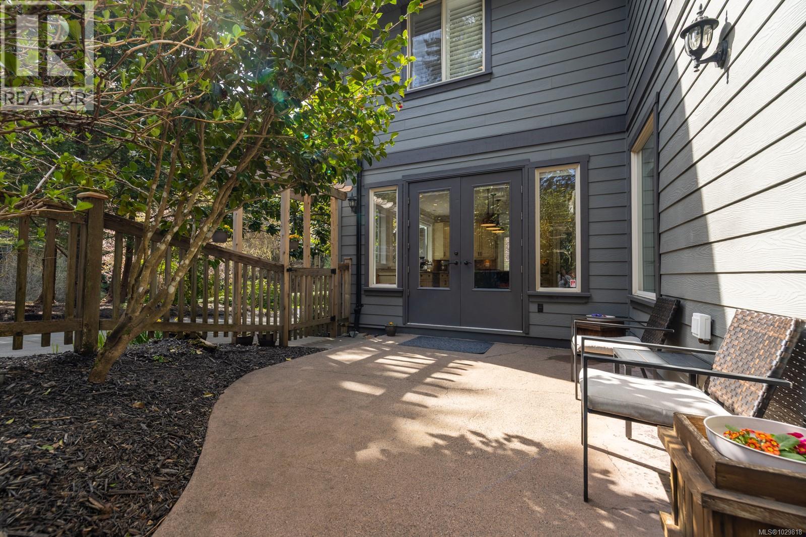  1054 River Road, Highlands