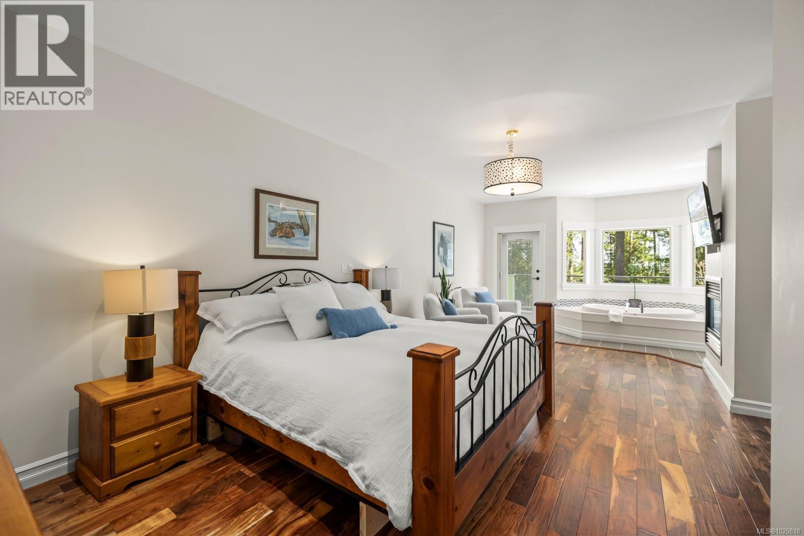  1054 River Road, Highlands