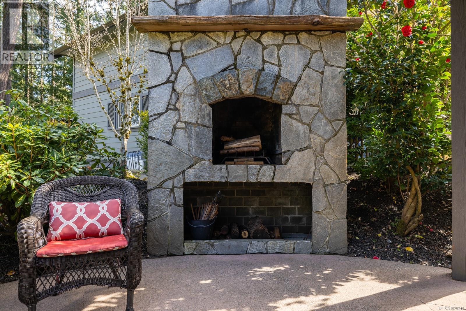  1054 River Road, Highlands