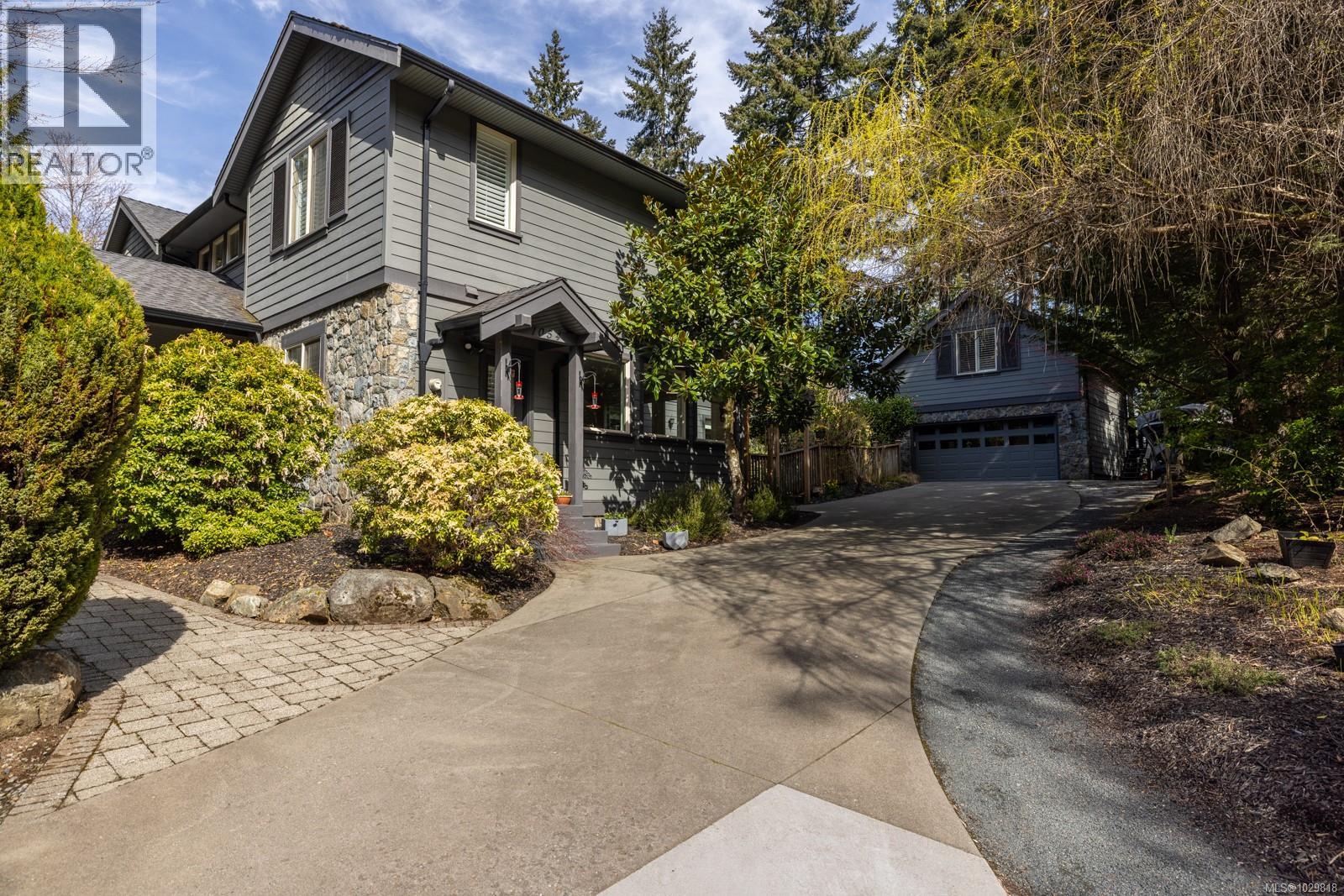  1054 River Road, Highlands