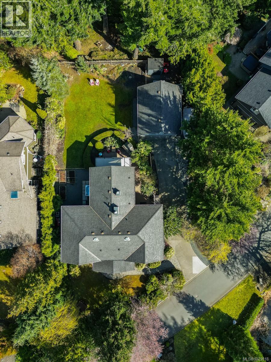  1054 River Road, Highlands