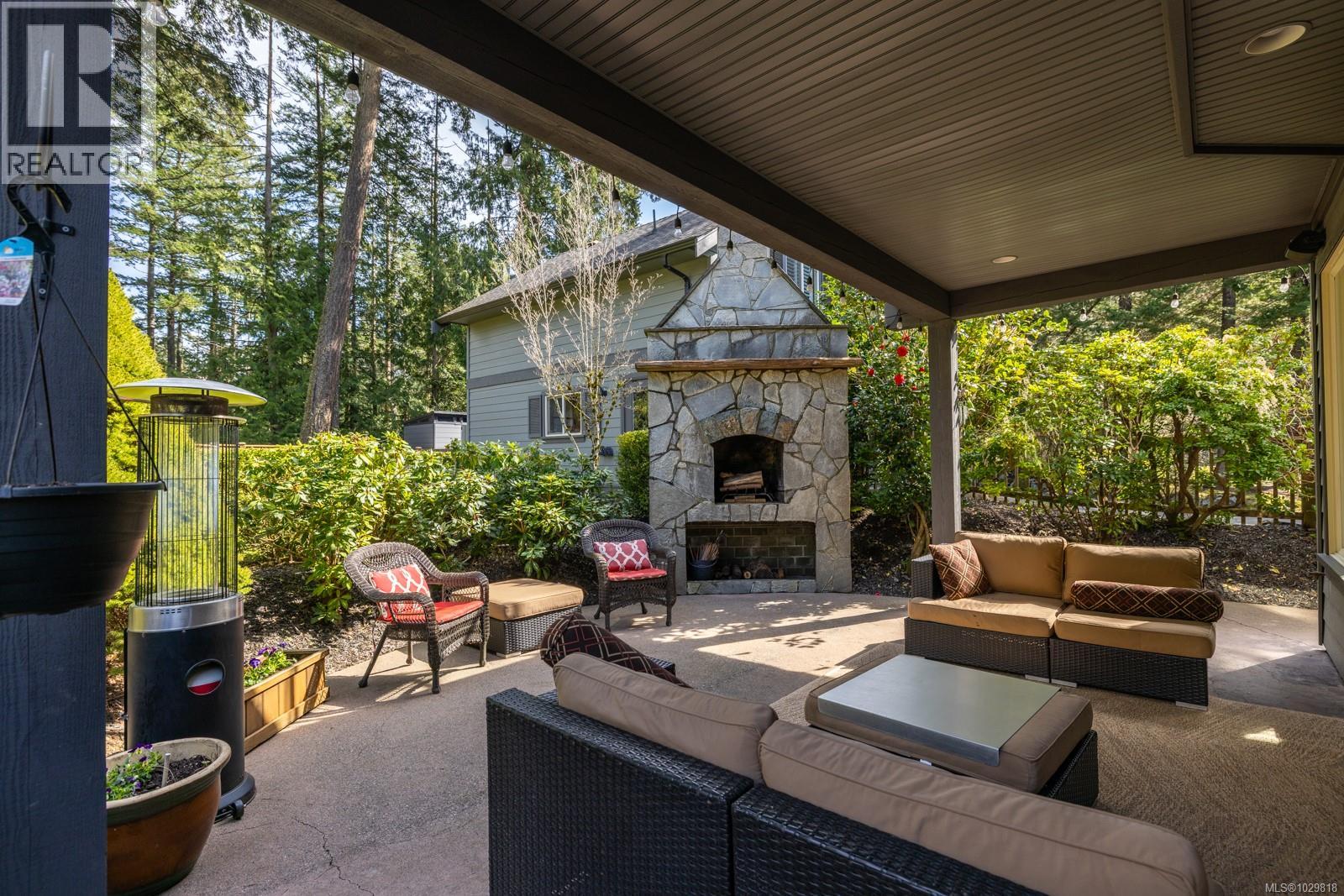  1054 River Road, Highlands