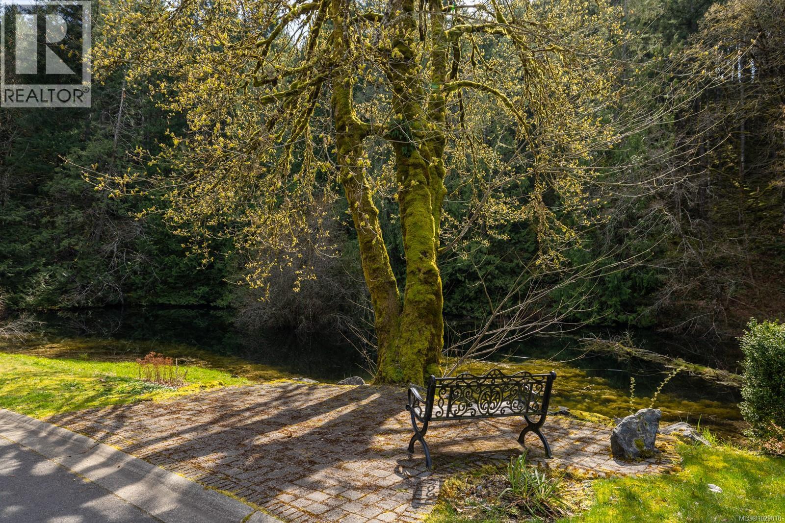  1054 River Road, Highlands