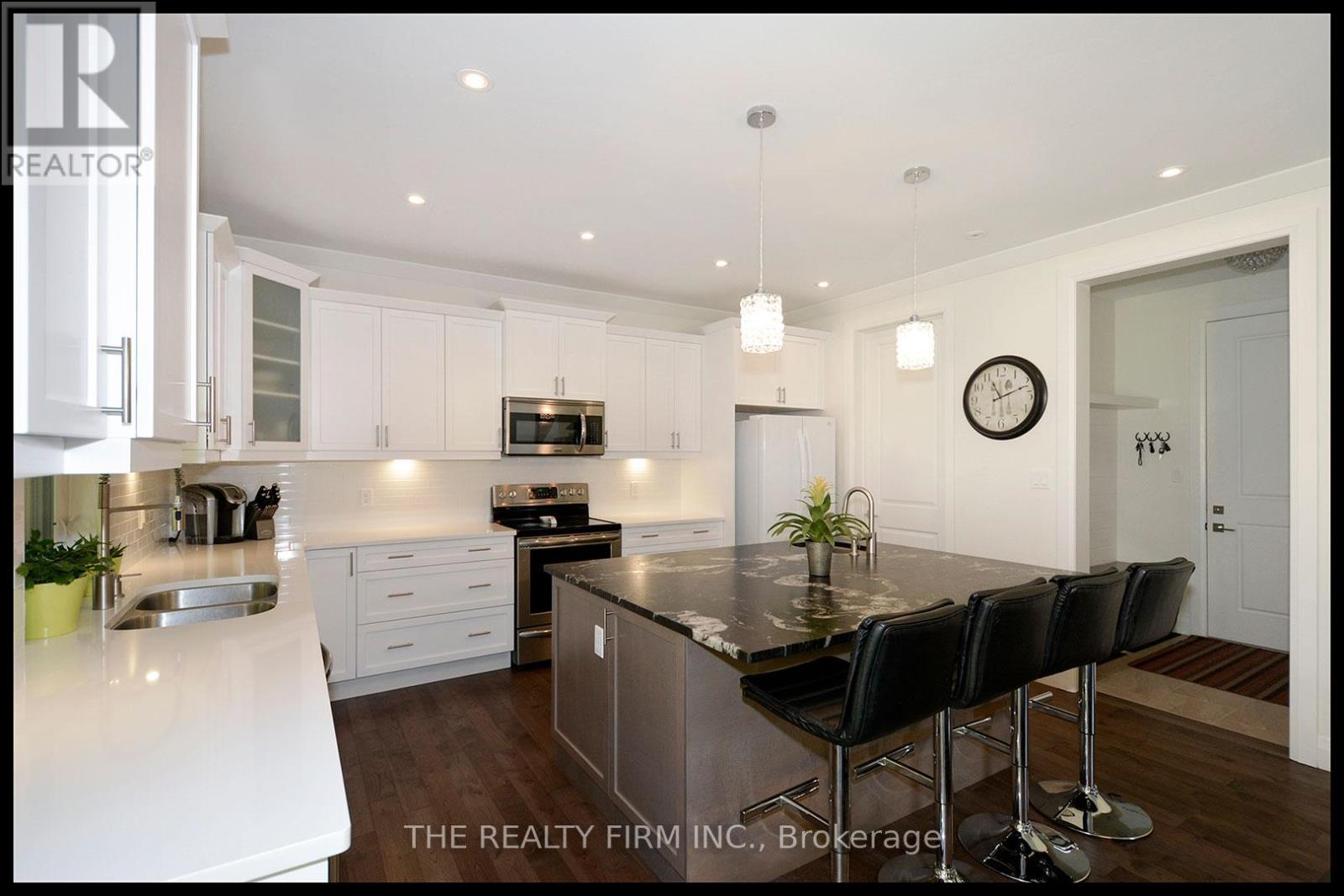 285 ELIZABETH STREET - 10