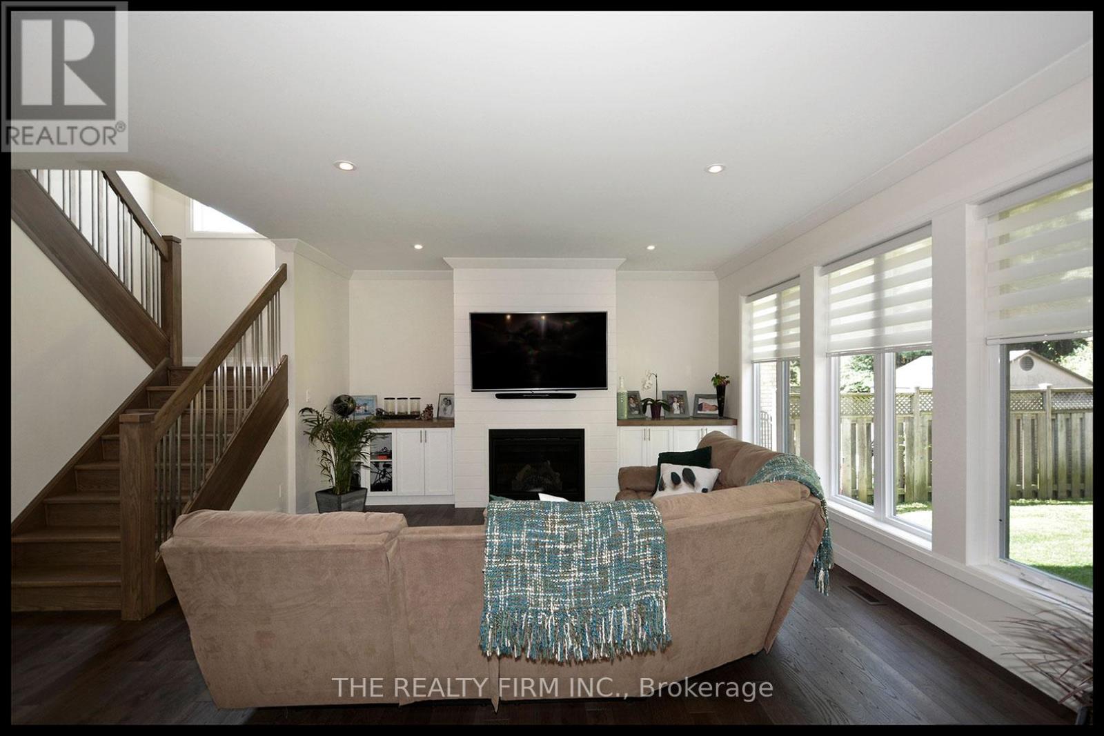 285 ELIZABETH STREET - 5