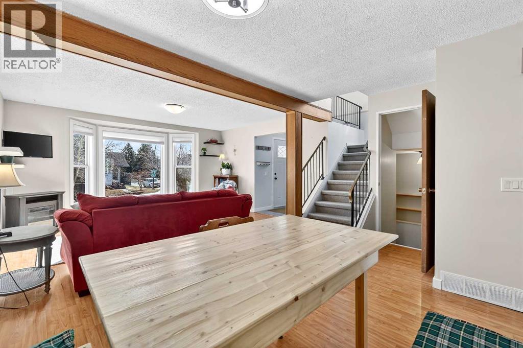 Single Family House for Sale in  Woodglen Grove SW Woodbine Calgary 