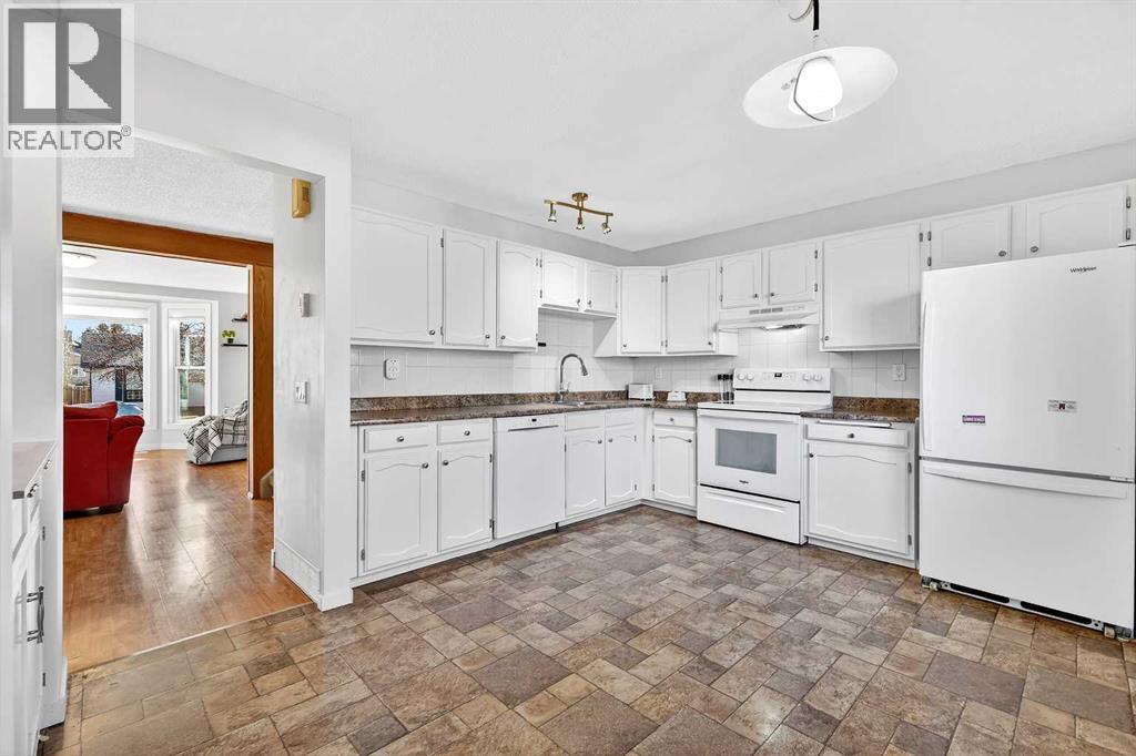 Single Family House for Sale in  Woodglen Grove SW Woodbine Calgary 