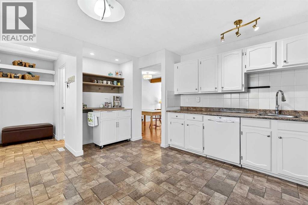 Single Family House for Sale in  Woodglen Grove SW Woodbine Calgary 