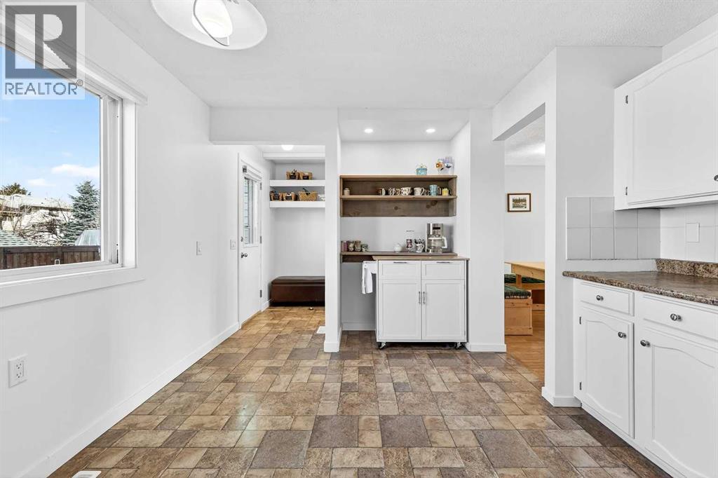 Single Family House for Sale in  Woodglen Grove SW Woodbine Calgary 