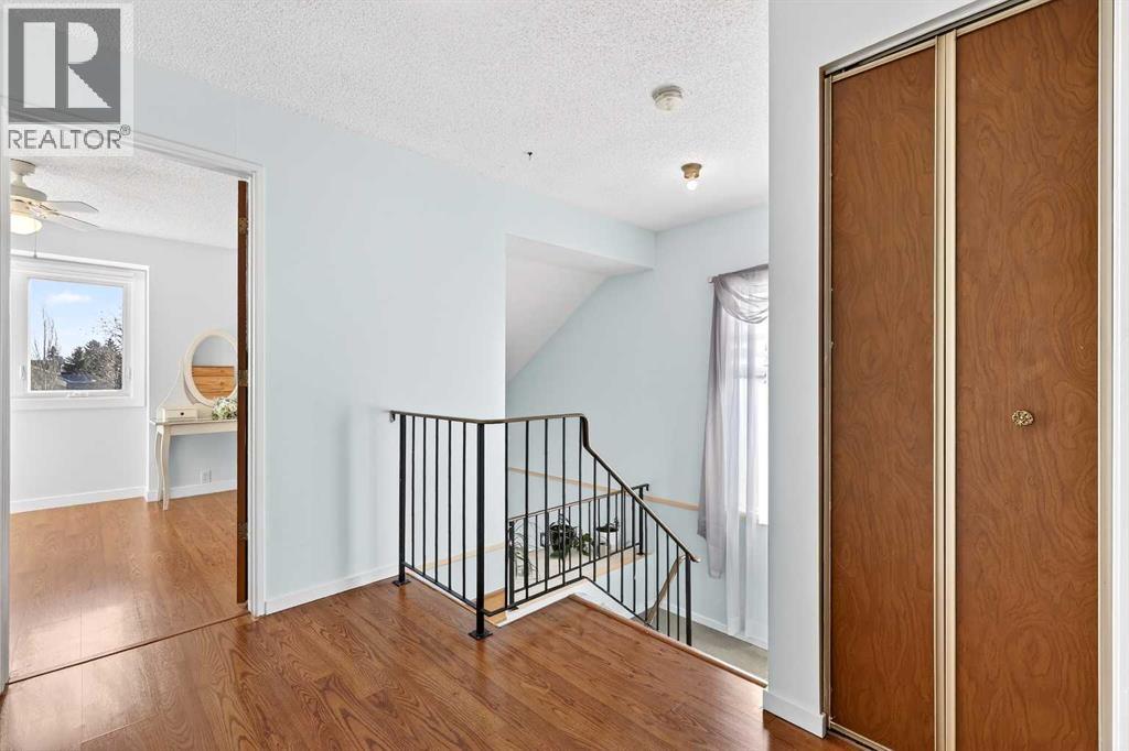 Single Family House for Sale in  Woodglen Grove SW Woodbine Calgary 