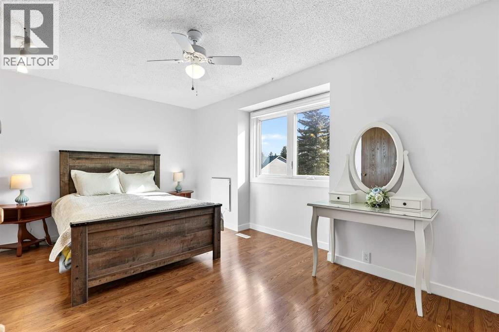 Single Family House for Sale in  Woodglen Grove SW Woodbine Calgary 