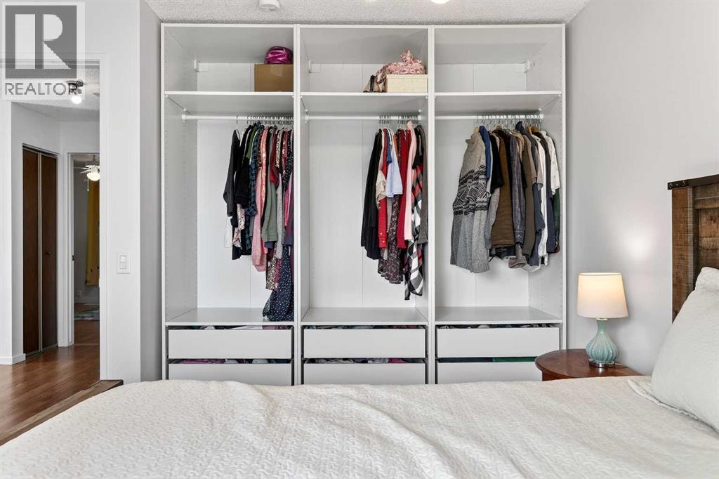 Single Family House for Sale in  Woodglen Grove SW Woodbine Calgary 