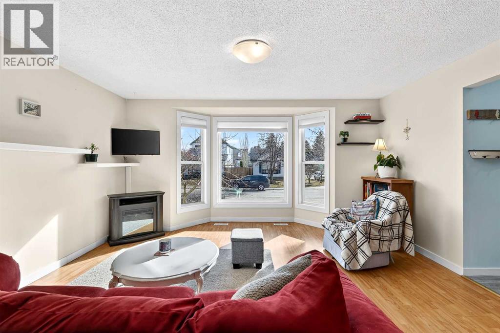 Single Family House for Sale in  Woodglen Grove SW Woodbine Calgary 