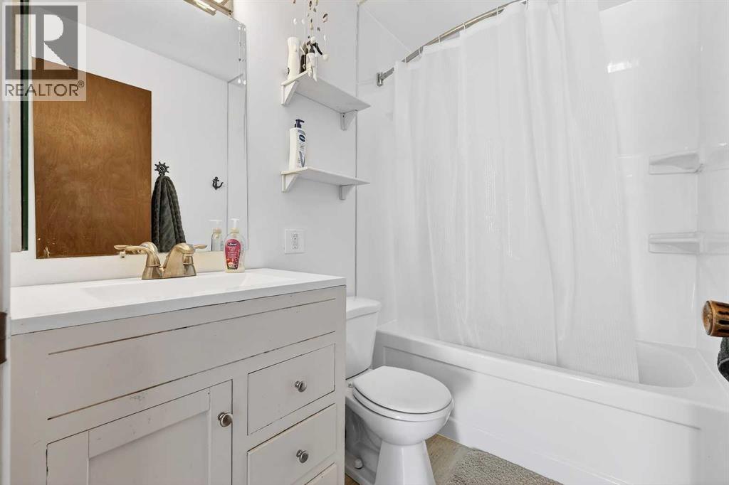 Single Family House for Sale in  Woodglen Grove SW Woodbine Calgary 