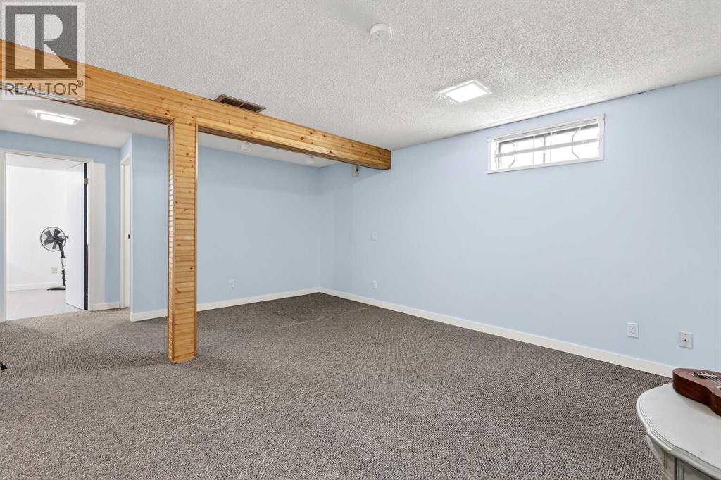 Single Family House for Sale in  Woodglen Grove SW Woodbine Calgary 