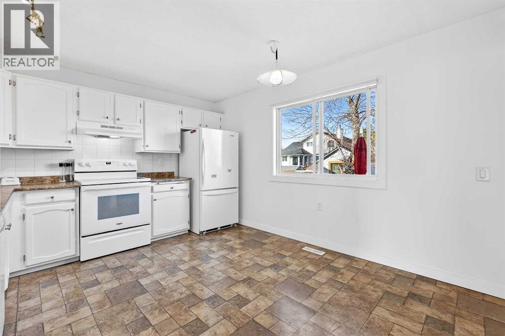 Single Family House for Sale in  Woodglen Grove SW Woodbine Calgary 