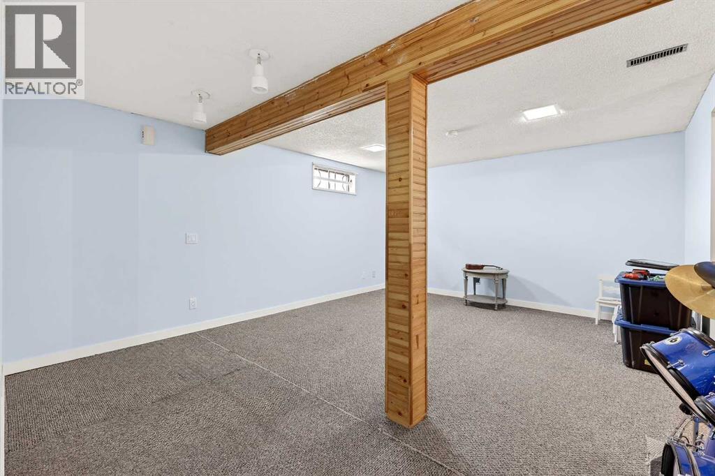 Single Family House for Sale in  Woodglen Grove SW Woodbine Calgary 