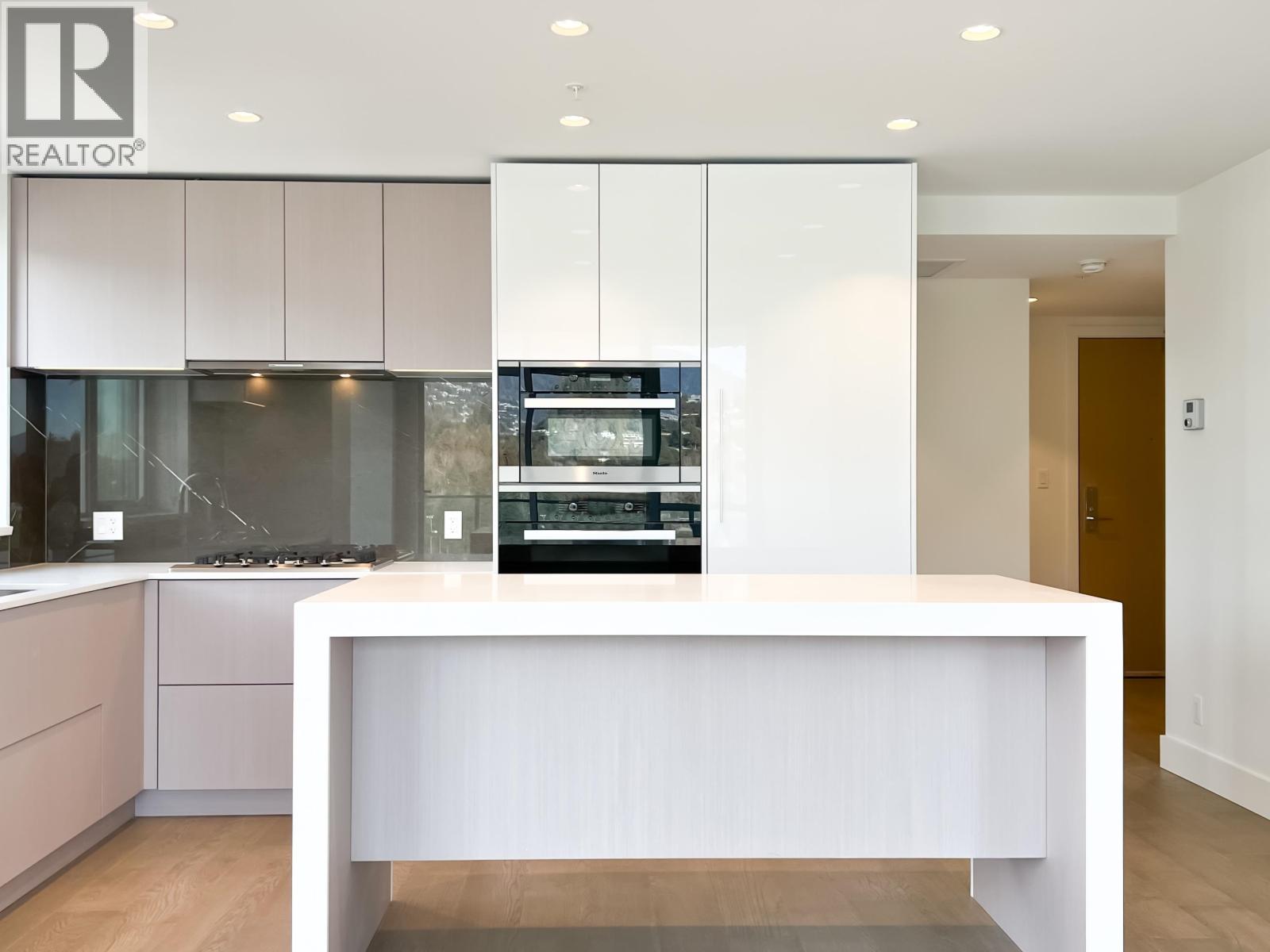 807 1675 LIONS GATE LANE, North Vancouver