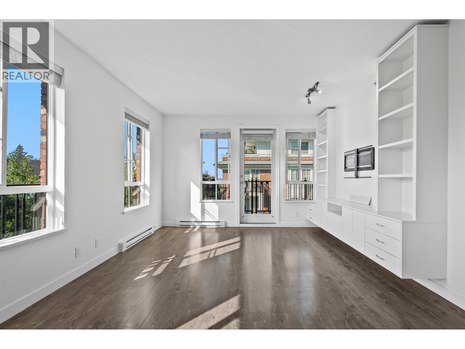 301 553 FOSTER AVENUE, Coquitlam