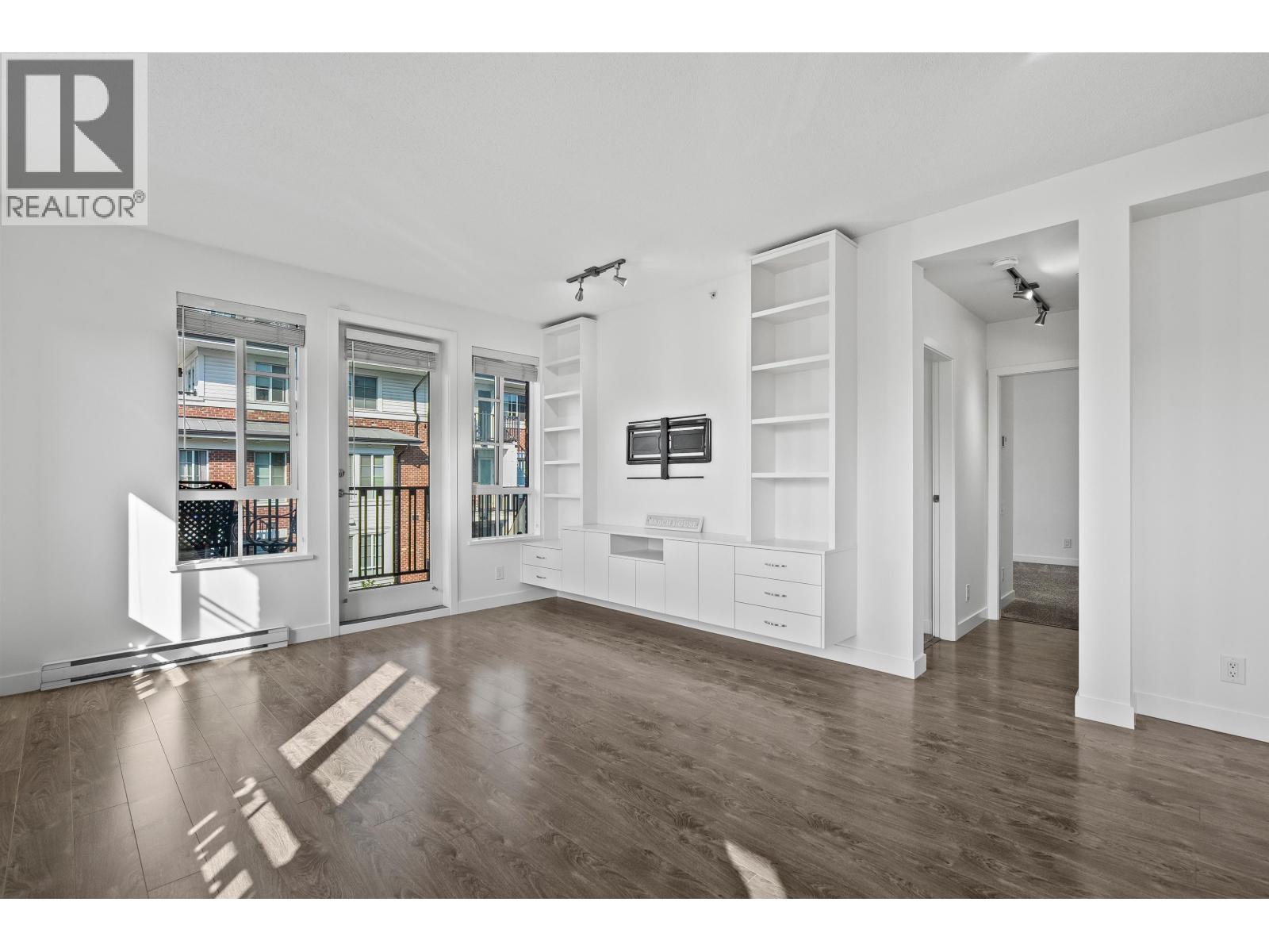 301 553 FOSTER AVENUE, Coquitlam