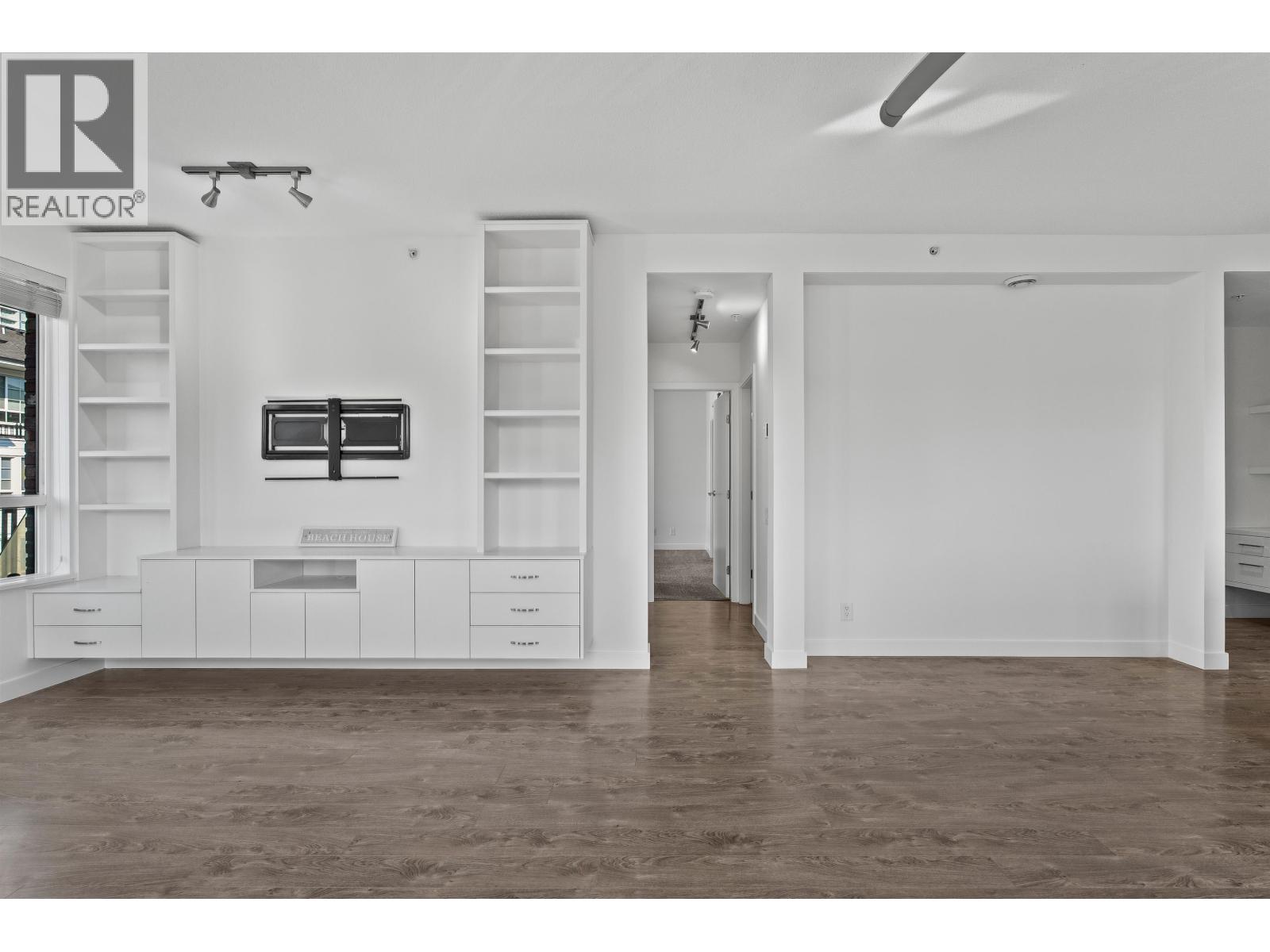 301 553 FOSTER AVENUE, Coquitlam