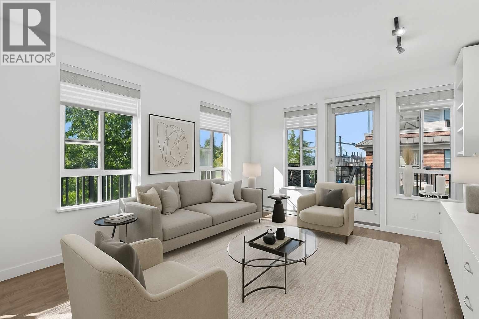 301 553 FOSTER AVENUE, Coquitlam