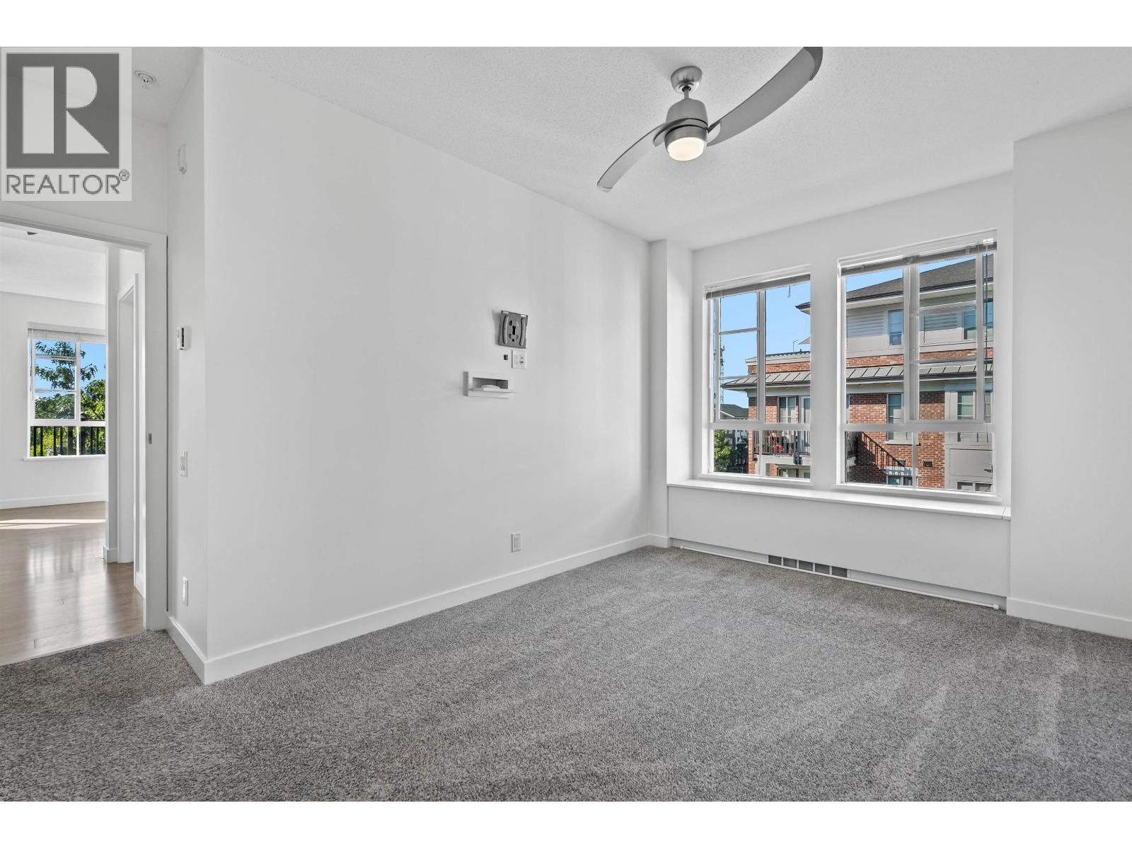 301 553 FOSTER AVENUE, Coquitlam