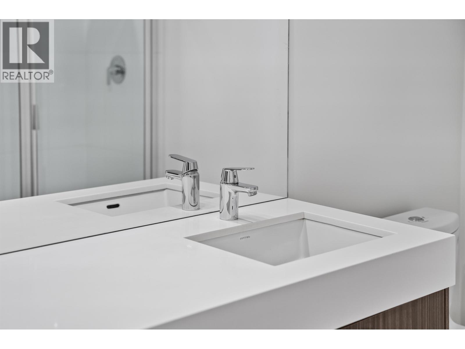 301 553 FOSTER AVENUE, Coquitlam