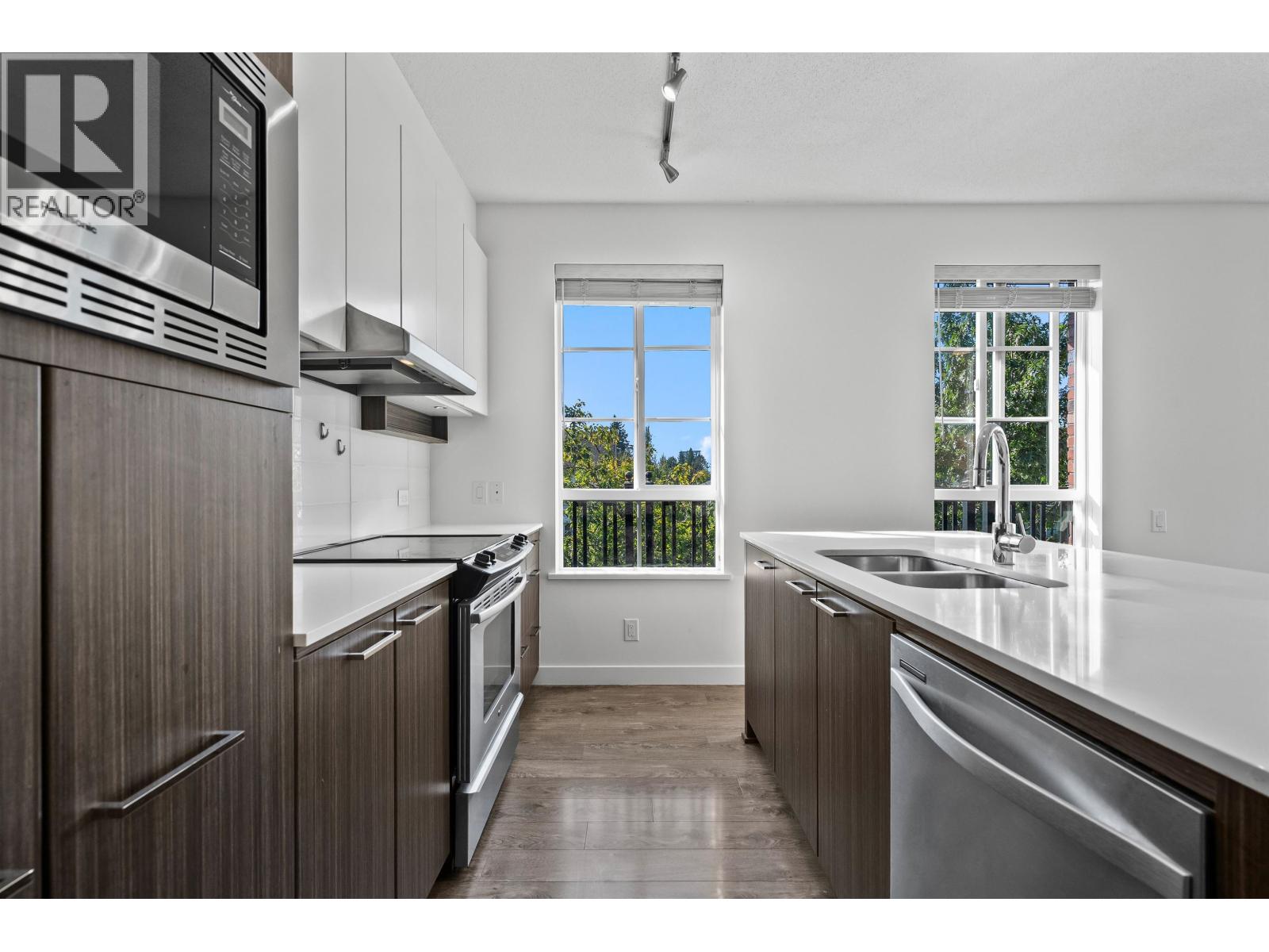 301 553 FOSTER AVENUE, Coquitlam