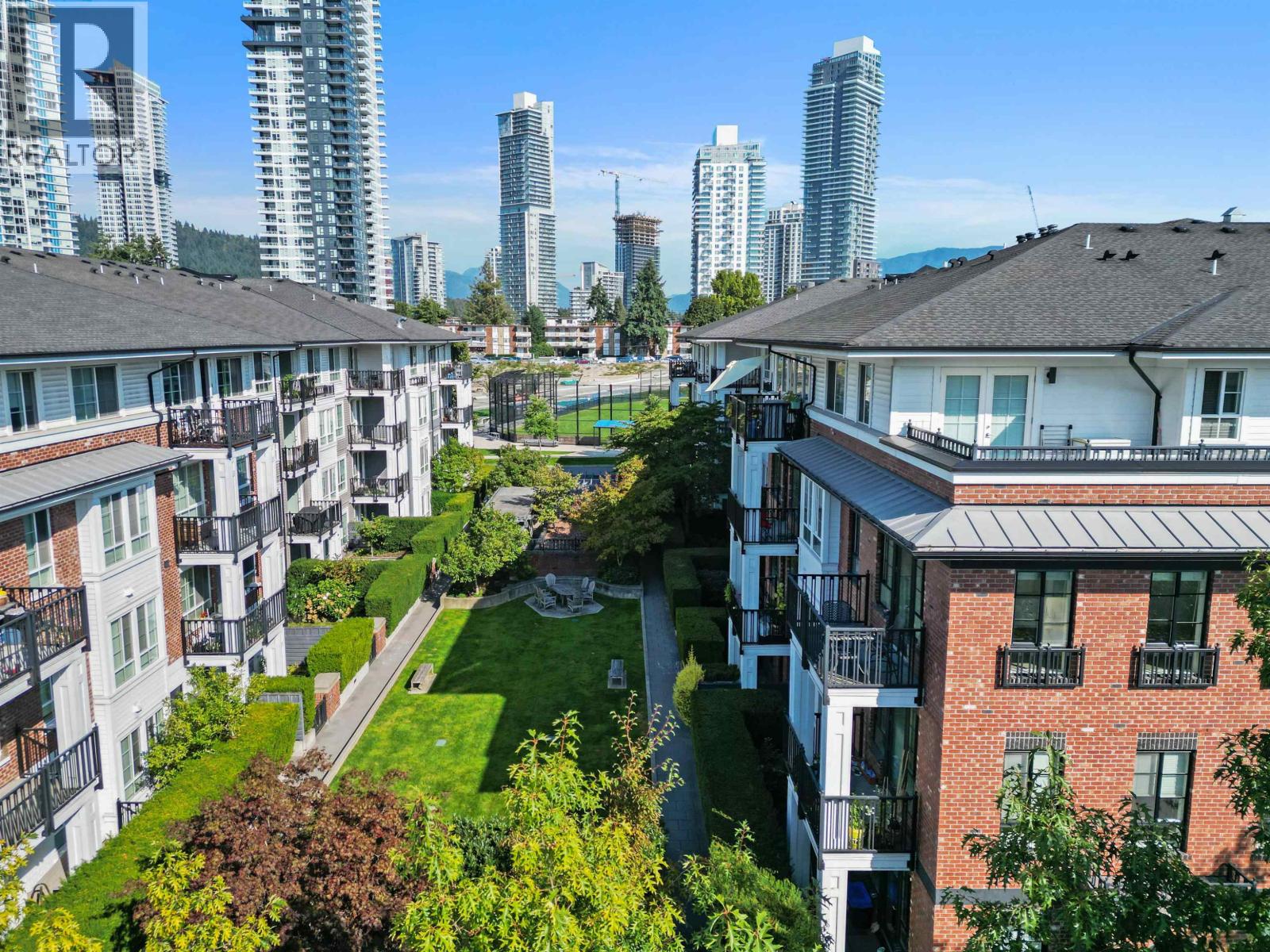 301 553 FOSTER AVENUE, Coquitlam