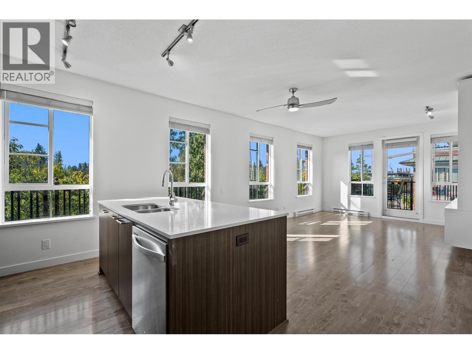 301 553 FOSTER AVENUE, Coquitlam