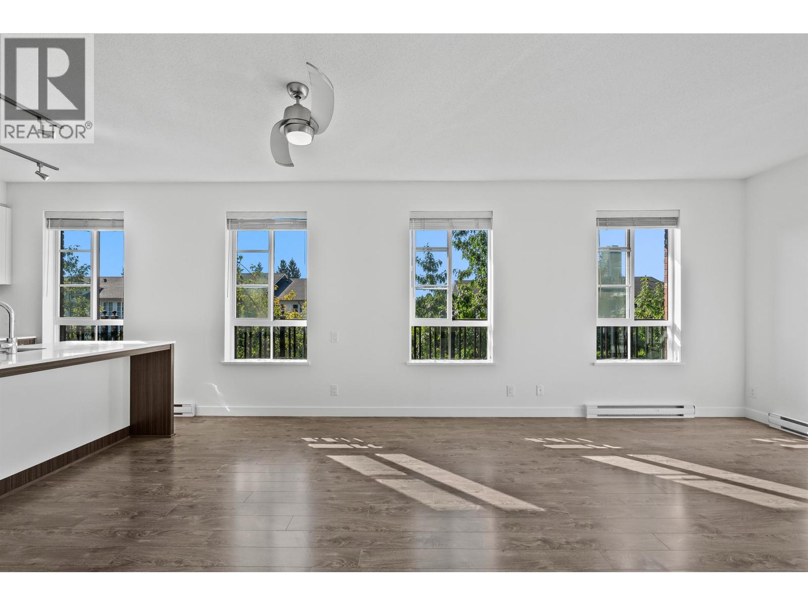 301 553 FOSTER AVENUE, Coquitlam