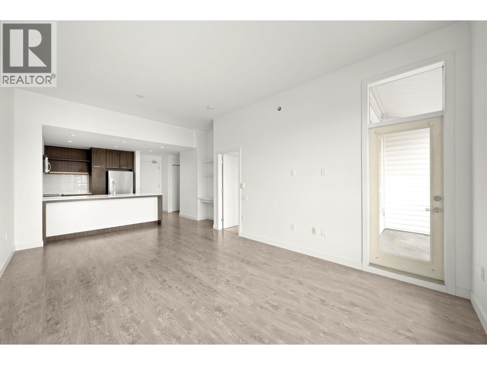 417 608 COMO LAKE AVENUE, Coquitlam