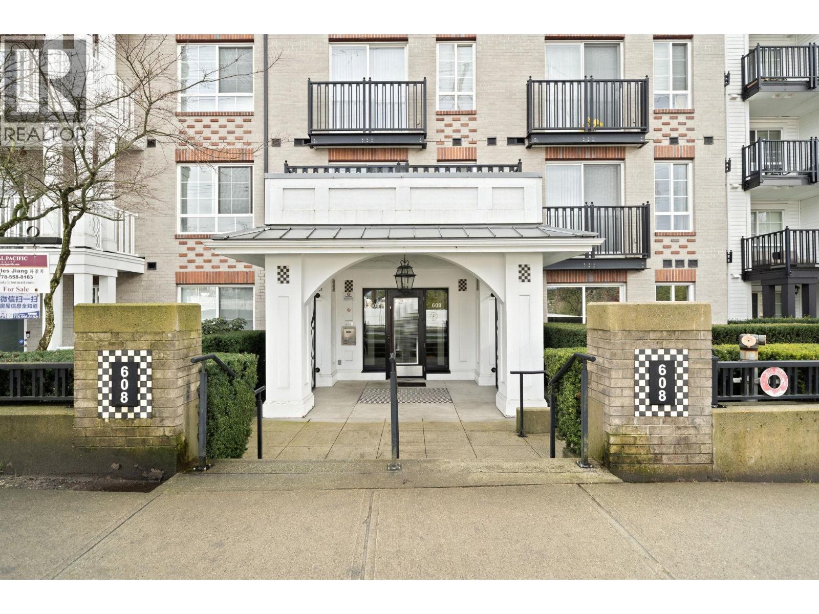 417 608 COMO LAKE AVENUE, Coquitlam